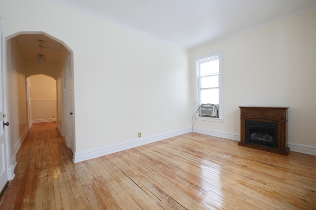 Living room with fireplace - 717 W S St