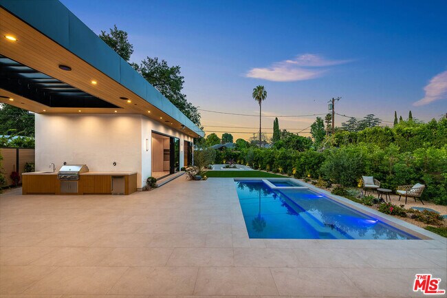Foto del edificio - 15161 Weddington St