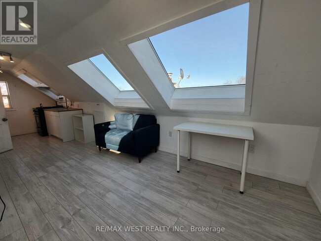 Building Photo - 32 Pritchard Ave