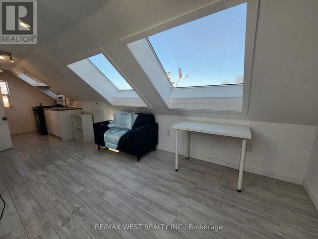 Photo du bâtiment - 32 Pritchard Ave