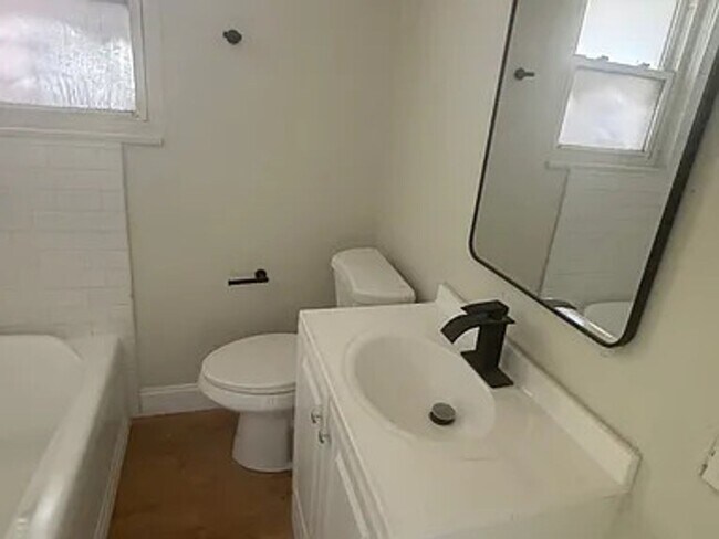 Foto del edificio - Freshly Painted 3BR 1BA home in East Pittsburgh