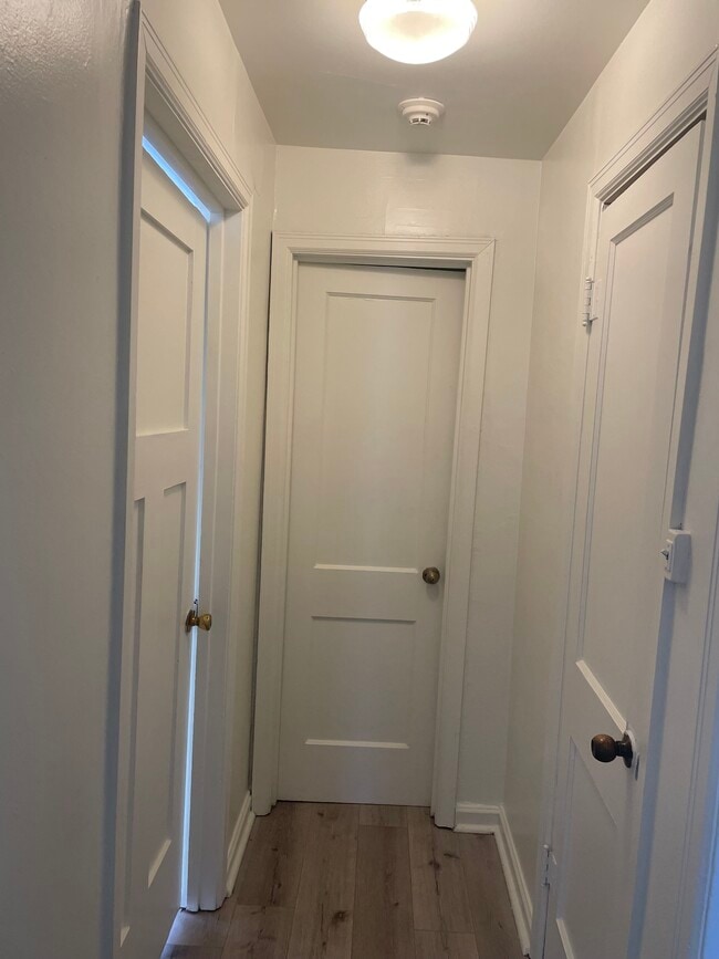 Building Photo - 2019 W Admiral Rd
