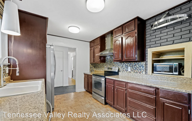 Foto del edificio - 5 br, 3 bath House - 5431 Yosemite Trail