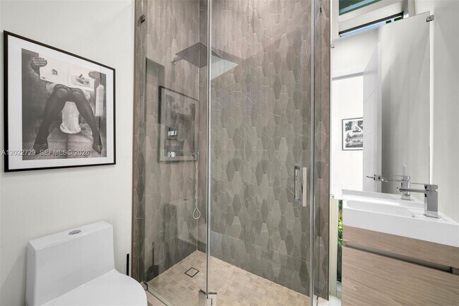 Foto del edificio - West 47th Street, Miami Beach, FL 33140 - 5 BR 5 BA single-family home