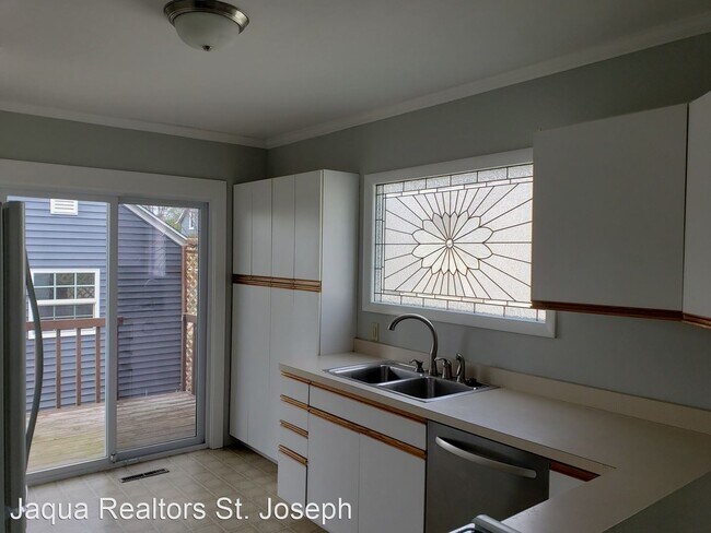 Building Photo - 2 br, 1 bath House - 409 Lasalle Ave.