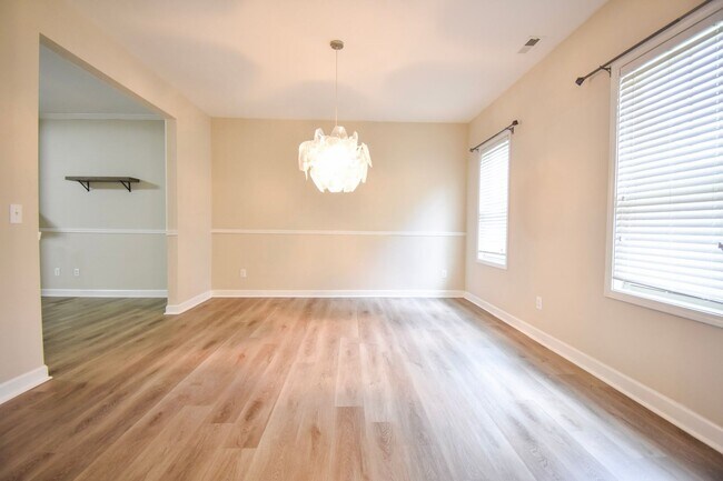 Building Photo - FIRST TWO WEEKS RENT FREE! 4 Bedroom 2.5 B...