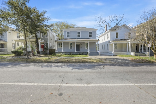 Building Photo - 809 E Henry St