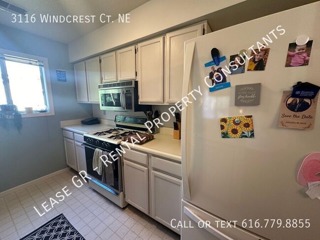 Foto del edificio - Two Bedroom Condo in Forest Hills Schools ...