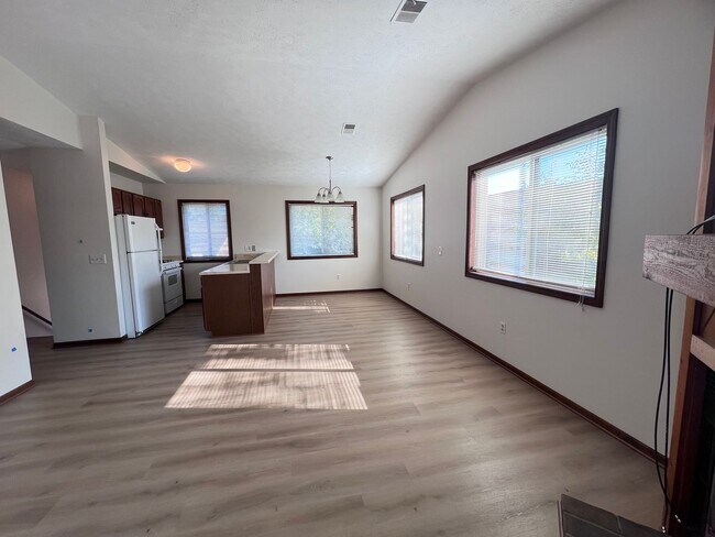 Foto del edificio - Spacious Two-Bedroom Duplex in Kentwood!
