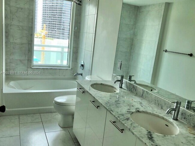 Foto del edificio - 950 Brickell Bay Dr