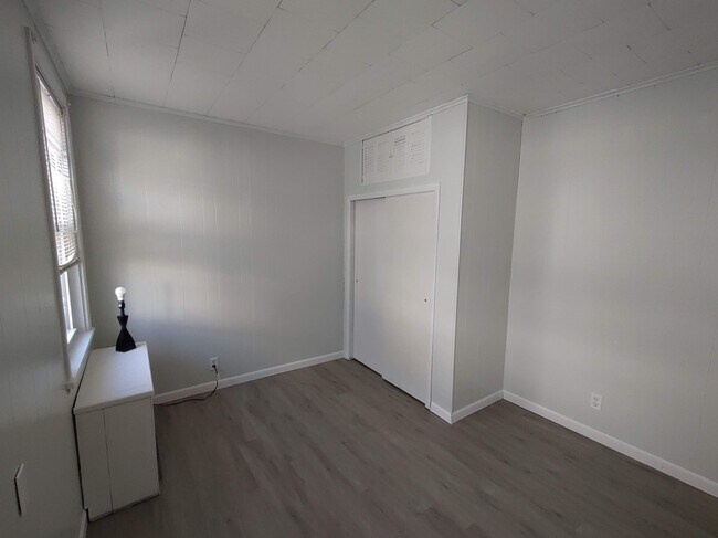 Bedroom 1 - 15 Mountain View St