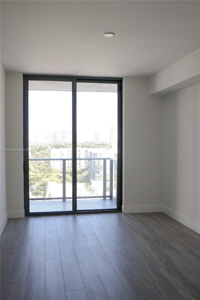 Foto del edificio - 2960 NE 207th St