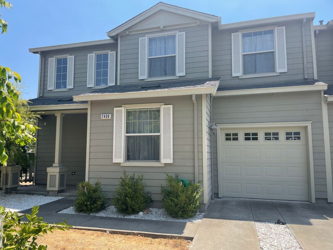 Foto principal - 3 bedroom 3 bathroom with bonus room in No...