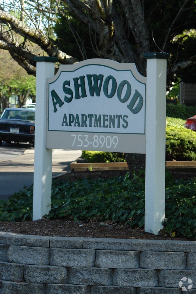 Foto del edificio - Ashwood Apartments - Upcoming Vacancy in July