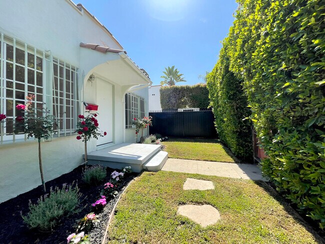 Foto del edificio - 8952 Vista Grande St