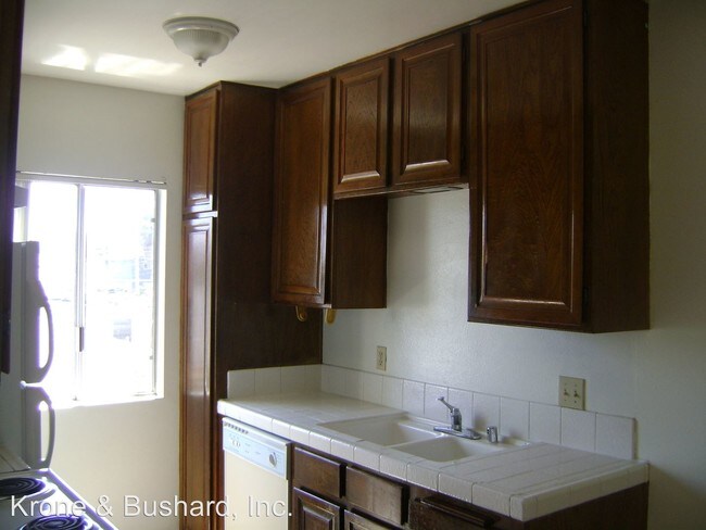 Building Photo - 5035 Brighton Ave