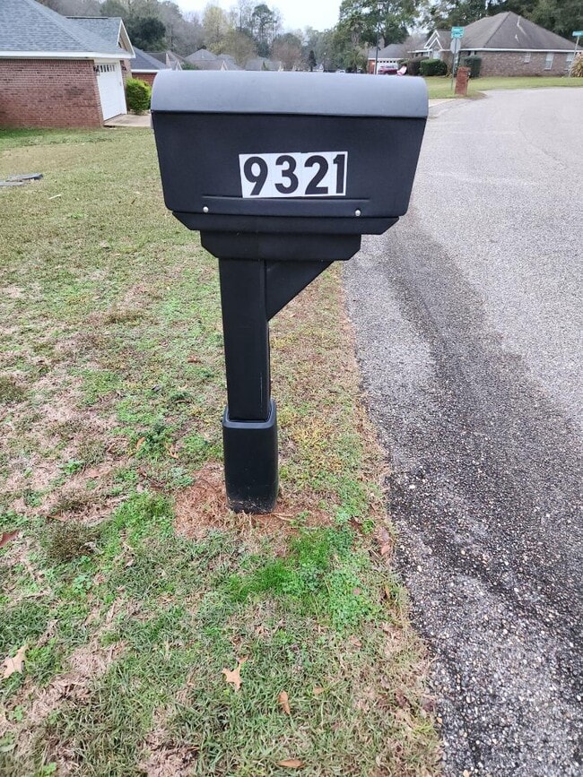 Building Photo - 9321 Champion Cir S