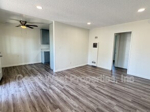 Building Photo - 1618 1/2 Reed Ave