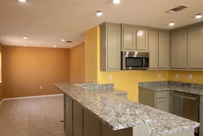 Building Photo - Newly Remodeled 3/2/1 on Wooded Lot