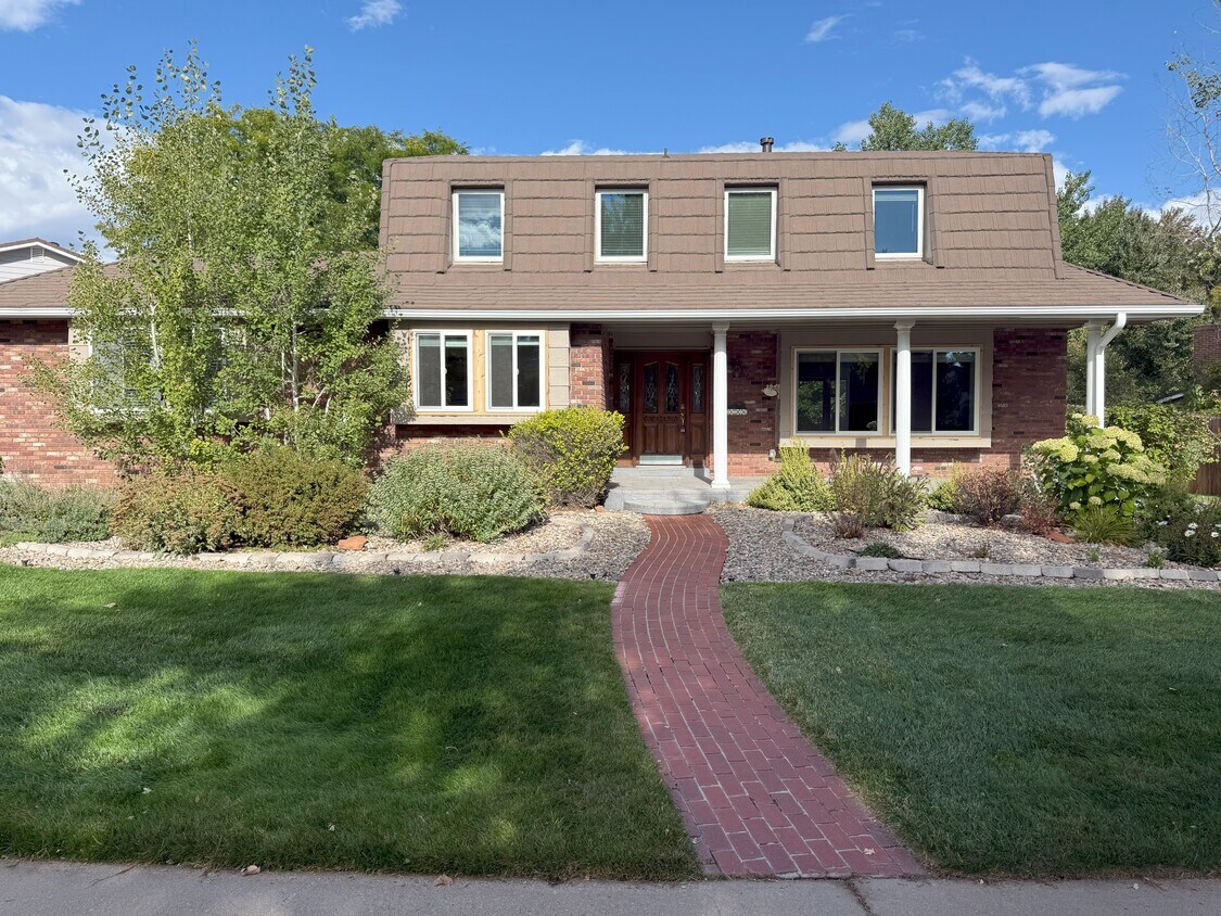 Foto principal - 7135 W Clifton Ave
