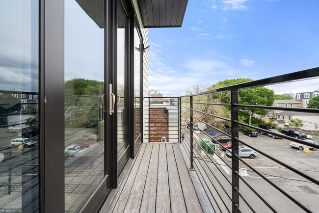 Foto del edificio - 472 W Broadway