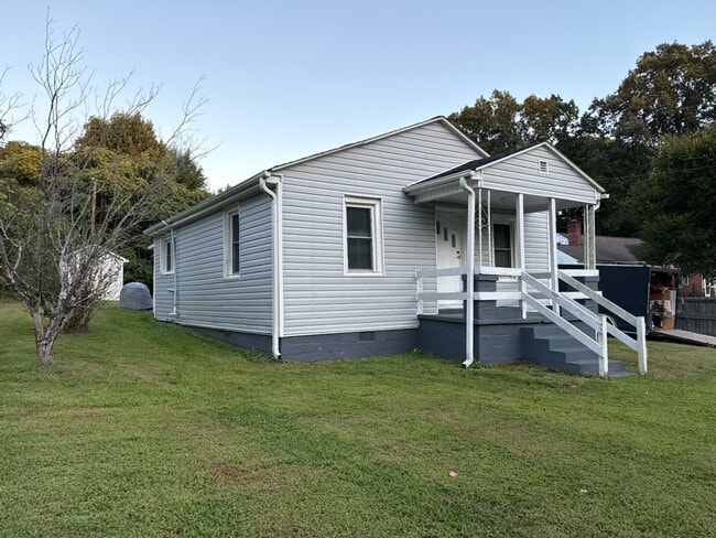 Building Photo - 5208 Summit Ave