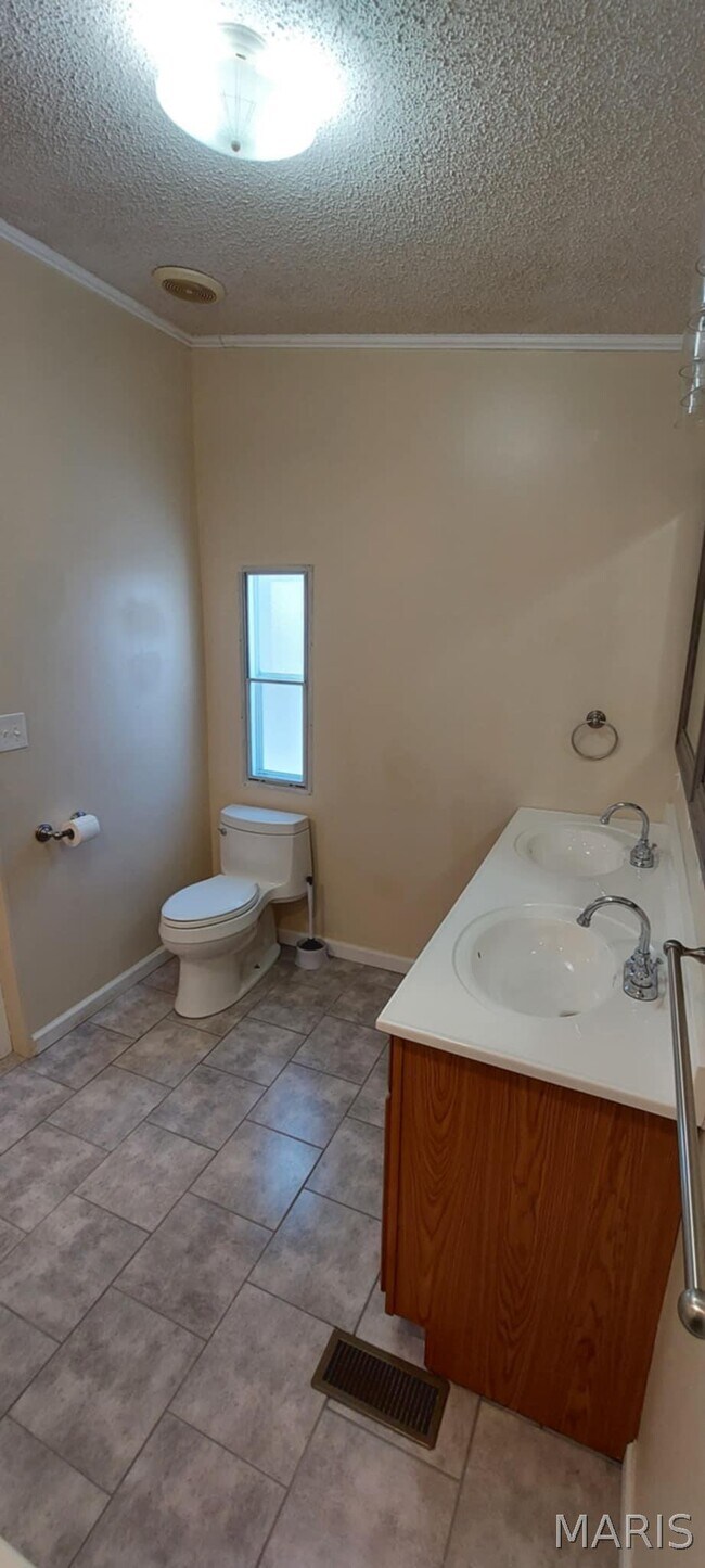 Foto del edificio - 1401 Wilderness Acres Ln