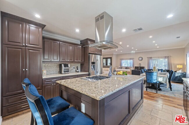 Foto del edificio - 5181 Densmore Ave