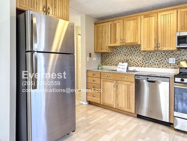 Building Photo - 2068 Robin Hood Dr