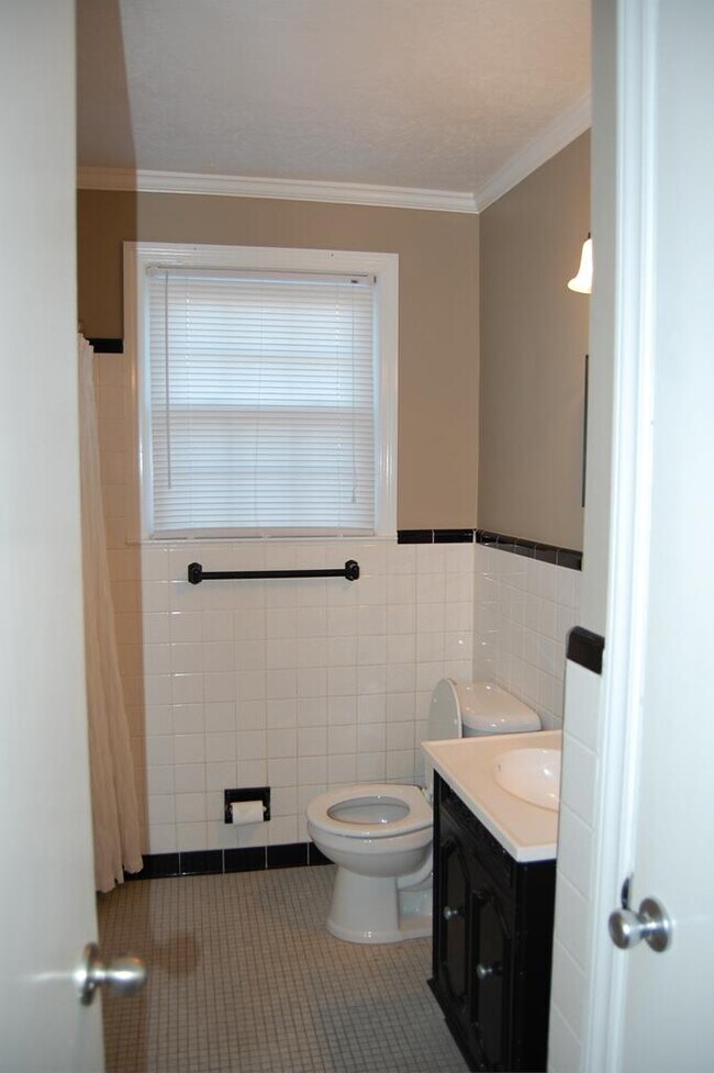 Building Photo - 822 Brandy Rd