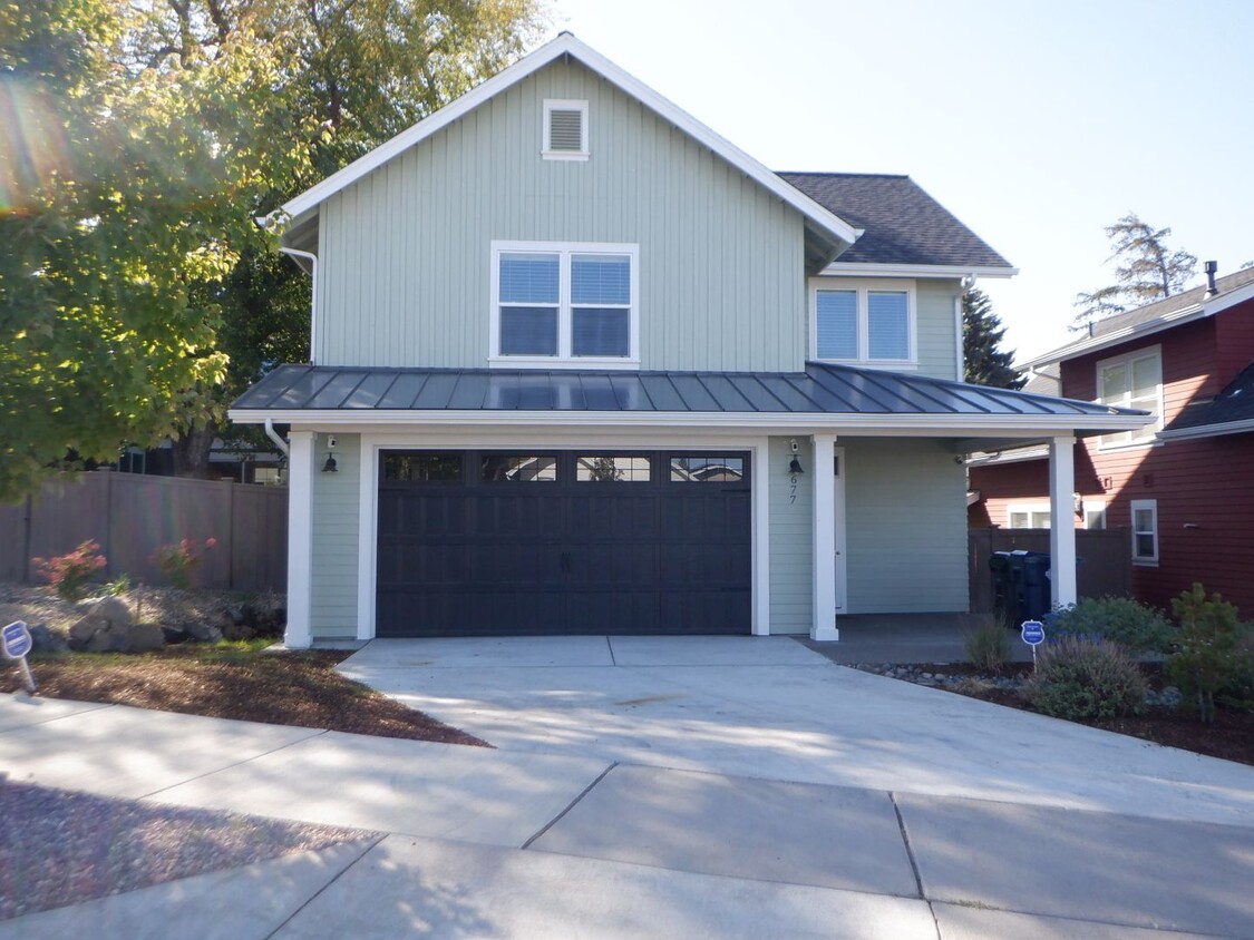 Primary Photo - Adorable 4 Bed/2.5 Bath Single Family Home...