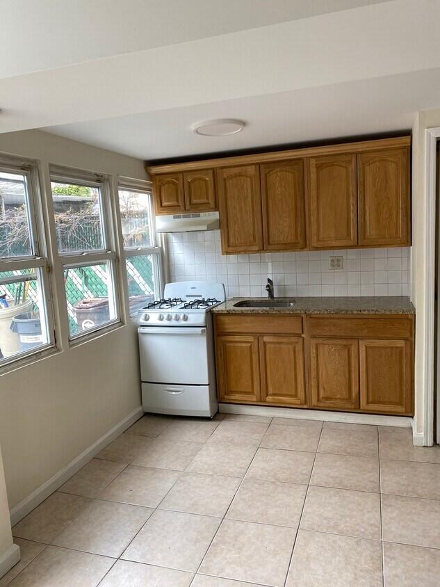 Primary Photo - 1633 Crosby Ave