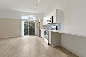 Interior Photo - Trinity St 906