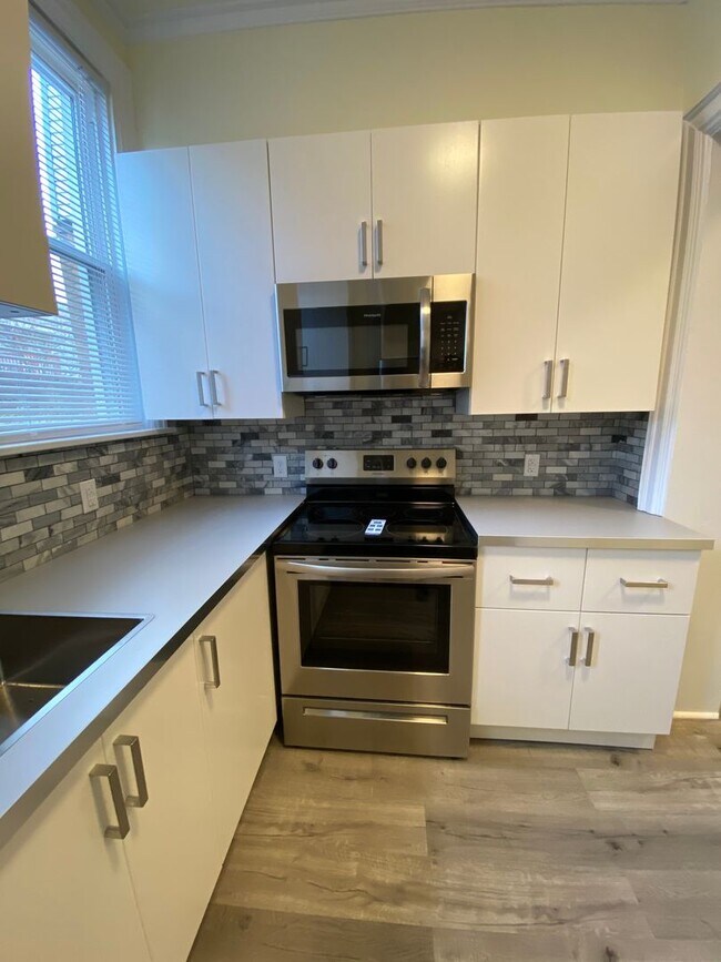 Foto del edificio - Updated 1 Bedroom Apartment now available!