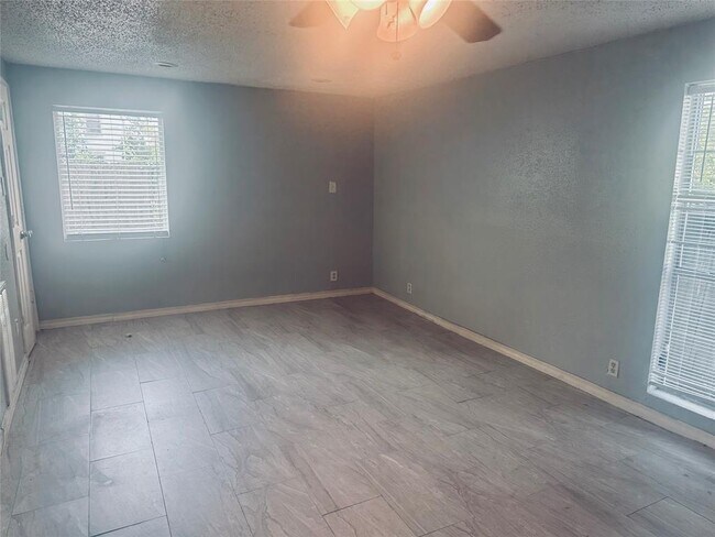 Foto del edificio - 3214 Hutchins St
