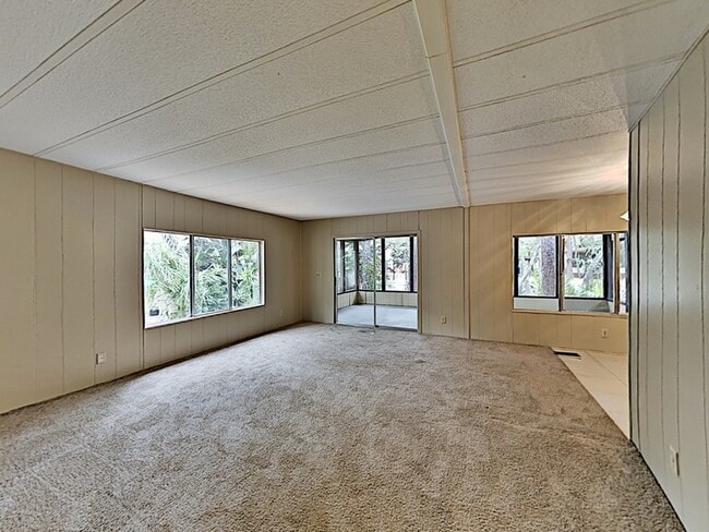 Building Photo - 532 W Plantation Blvd