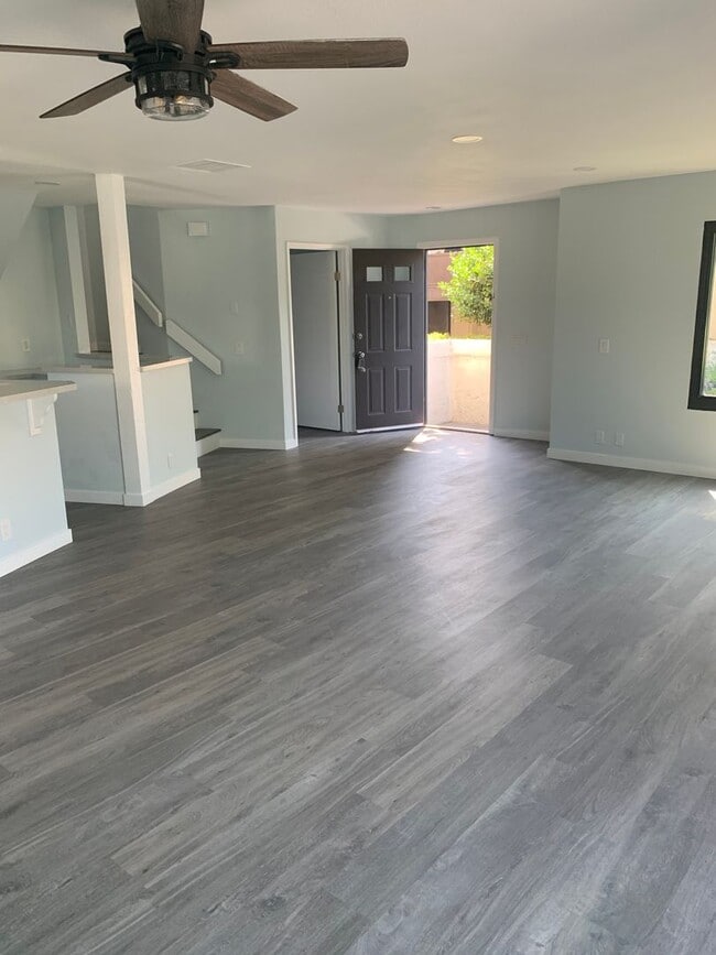 Building Photo - Beautiful 2 Bed 2.5 Bath Condo Home in Poi...