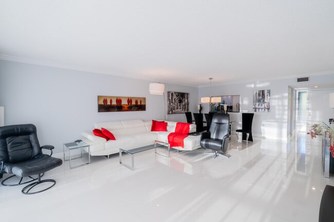 Building Photo - 5757 Fairway Park Ct
