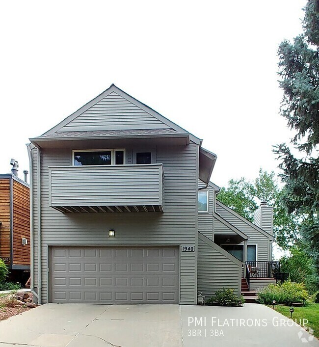 Devil's ThumbRolling Hills Pet Friendly Apartments for Rent Boulder