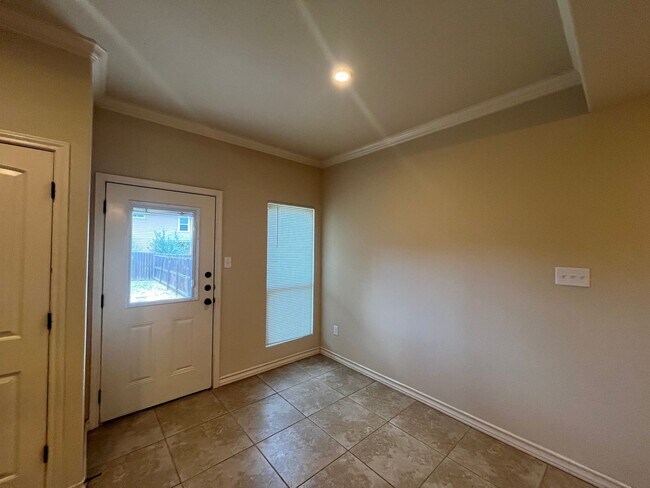 Foto del edificio - 7003 Donovan Wy