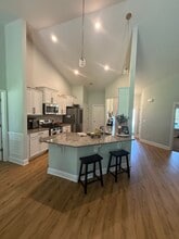 Building Photo - 122 Starlight Dr
