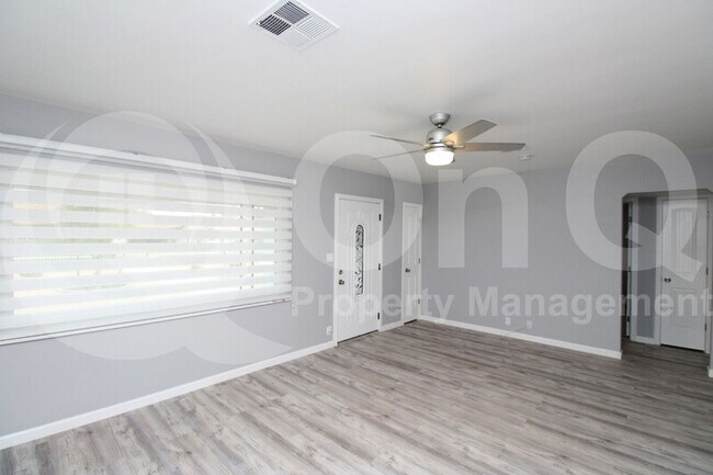 Foto del edificio - 673 N Sunland Dr