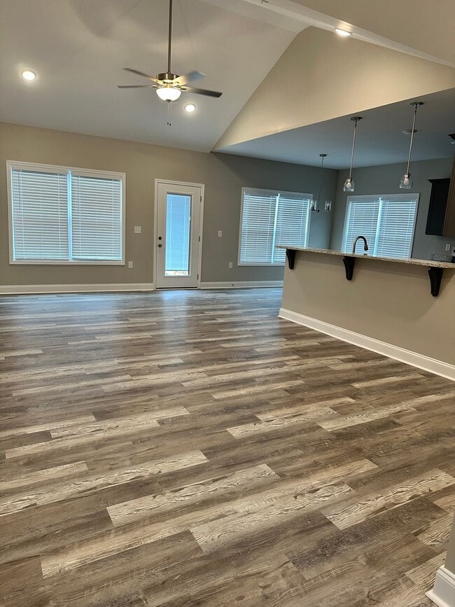 Foto del edificio - 2760 Cedrus Ave