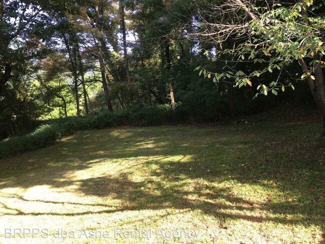 Foto del edificio - 3 br, 1.5 bath House - 11 East 4th Street