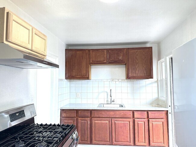 Foto del edificio - Ready For Move in~ 2BEDS/1BATH HOUSE FOR RENT WITH NEW UPDATES!