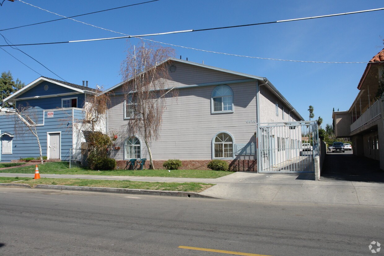 Primary Photo - 6616 Sylmar Ave