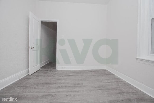 Building Photo - 1 br, 1 bath Townhome - 3422 N Bouvier St