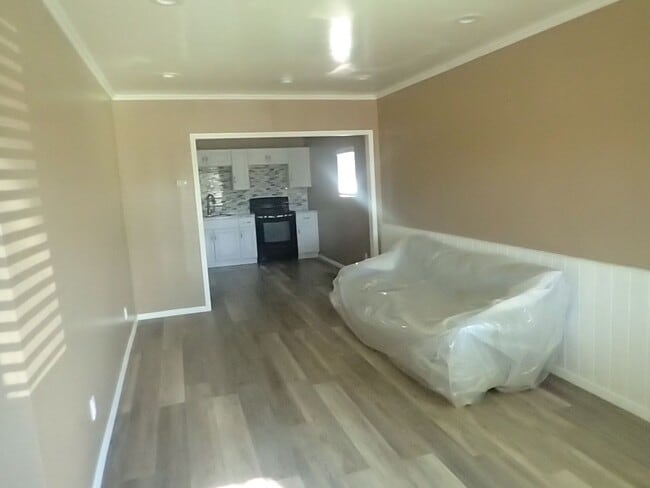 Building Photo - Newly renovated beautiful 1bd/1ba house/commercial space