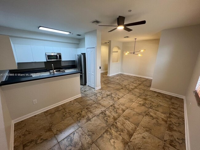 Building Photo - 4405 SW 160th Ave