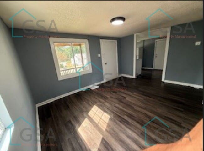 Photo - 2 Bedroom 1 Bath MOVE IN SPECIAL 1/2 FIRST MONTHS RENT House